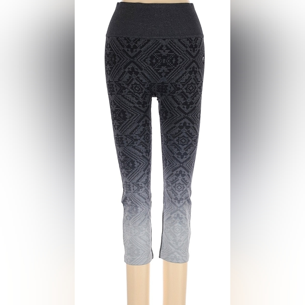 SHOACTIVE SEAMLESS BLACK & GRAY OMBRE CROP LEGGING  XL
